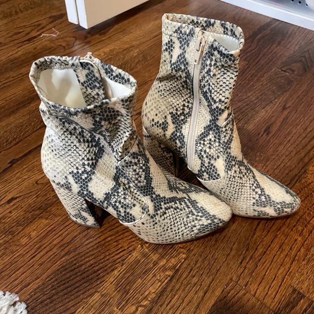 Steve Madden Heeled SnakeSkin Boots
